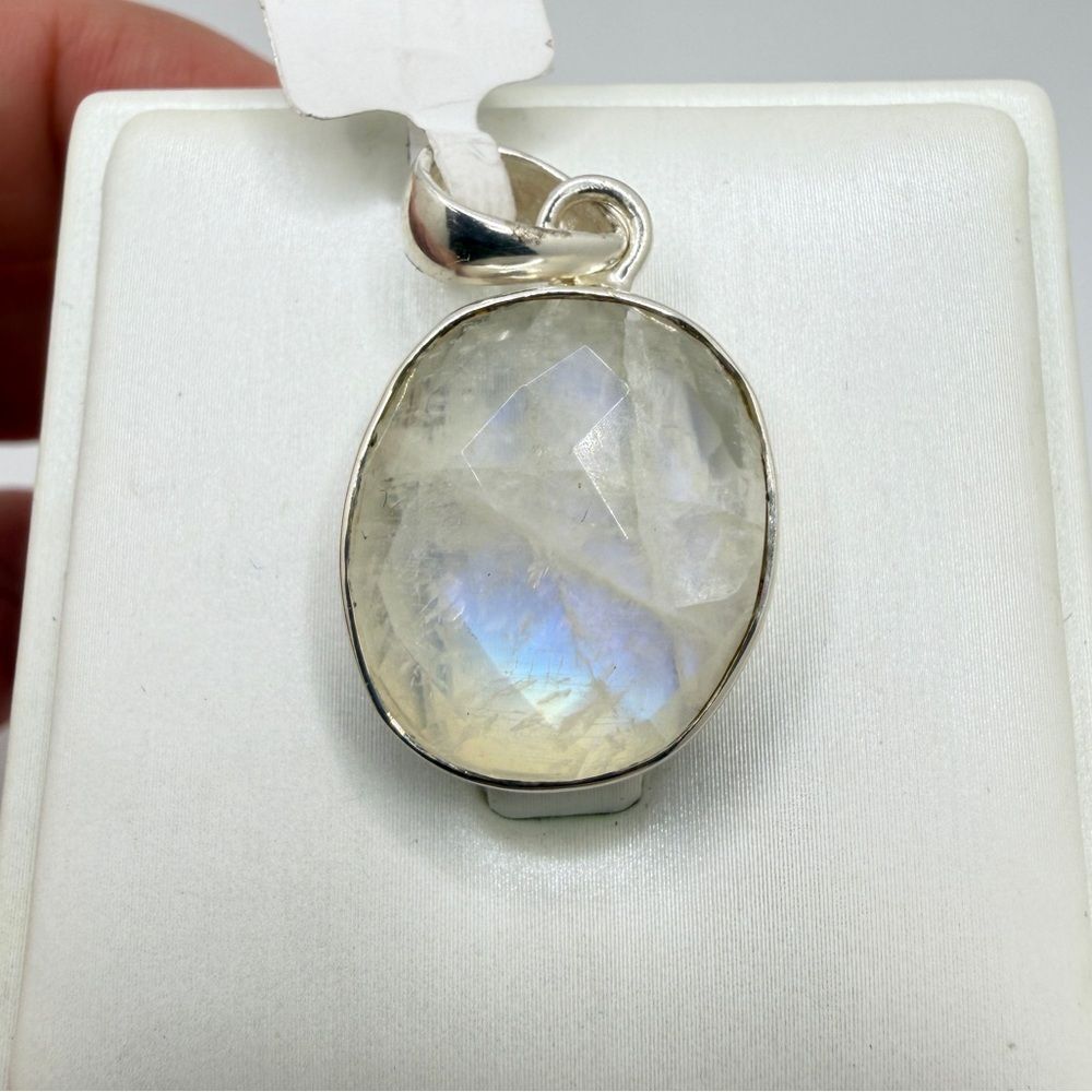 NWT 18.5x15mm FACETED MOONSTONE cabochon pendant in sterling silver!